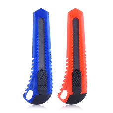 Нож канцелярский 18 мм., фиксатор, корпус ассорти, упаковка с европодвесом. 21х6х2 см.